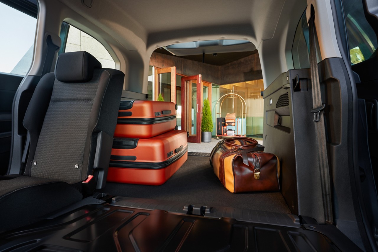Luggage aboard the flexible Proace City Verso 